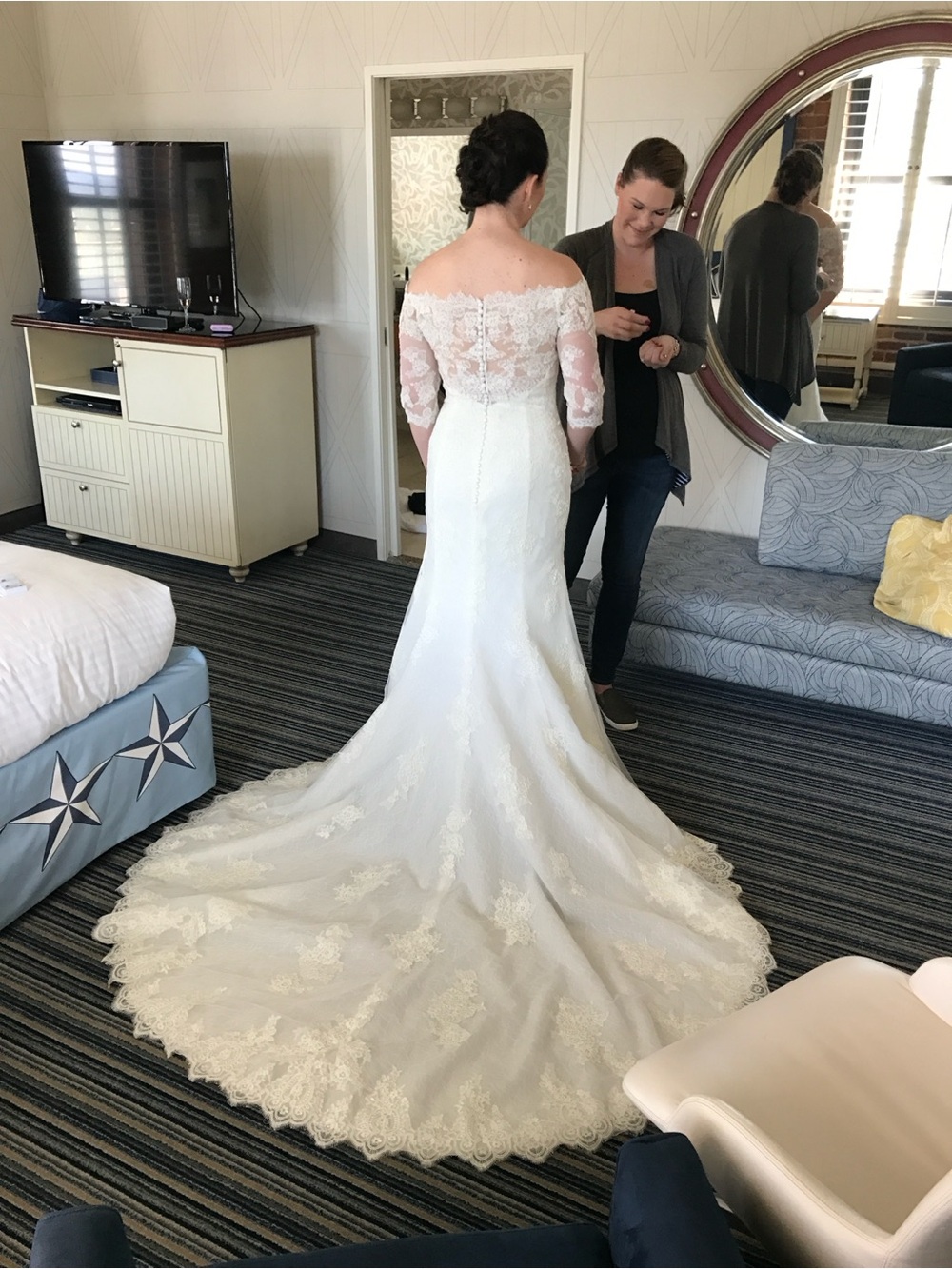 Pronovias Mandara Ivory sze 12 tailored for sze 8 - Picture 5 of 8